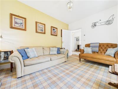 SNUG/FAMILY ROOM
